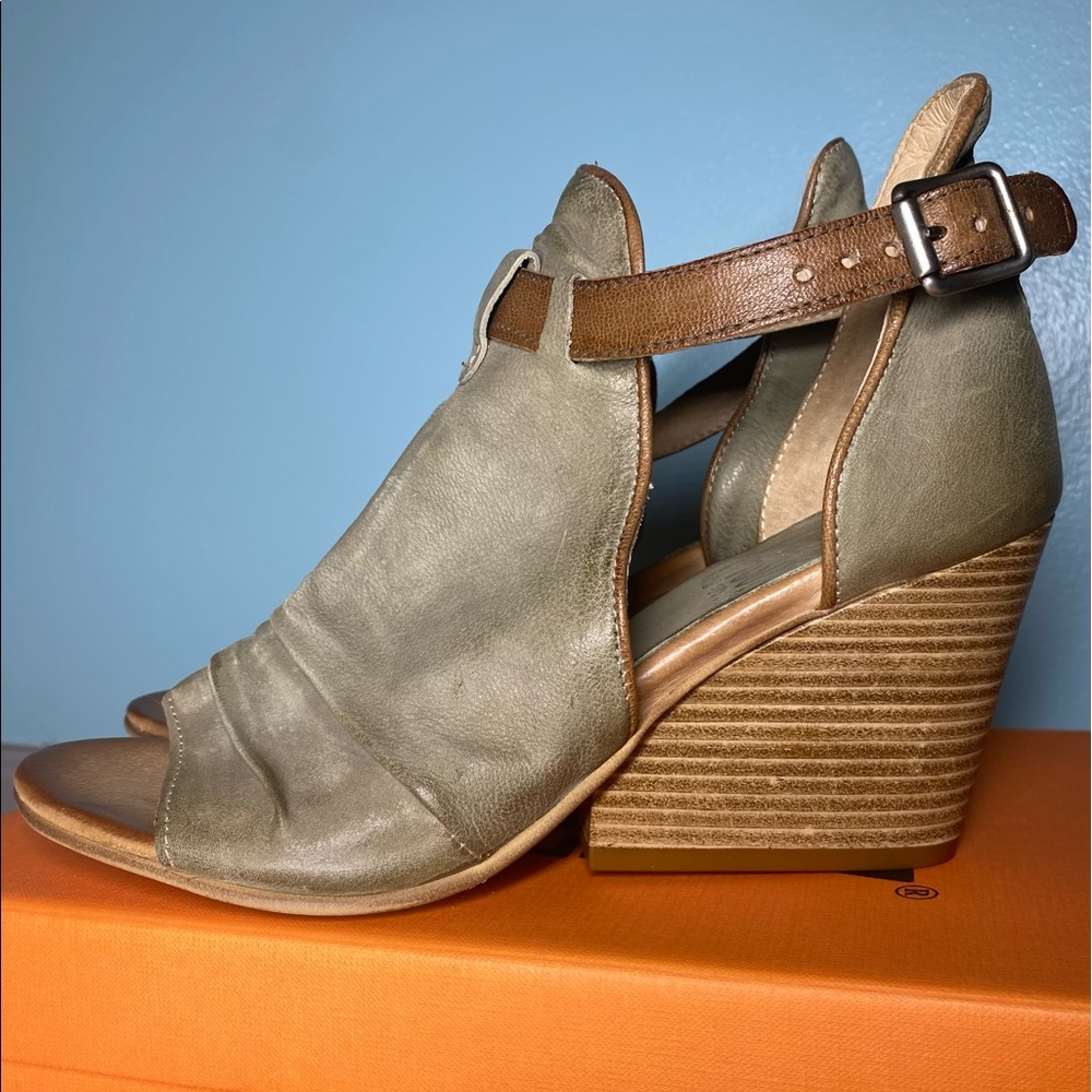 Mia Mooz Sandals